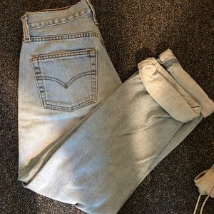 Levi’s Lightwash boyfriend jeans